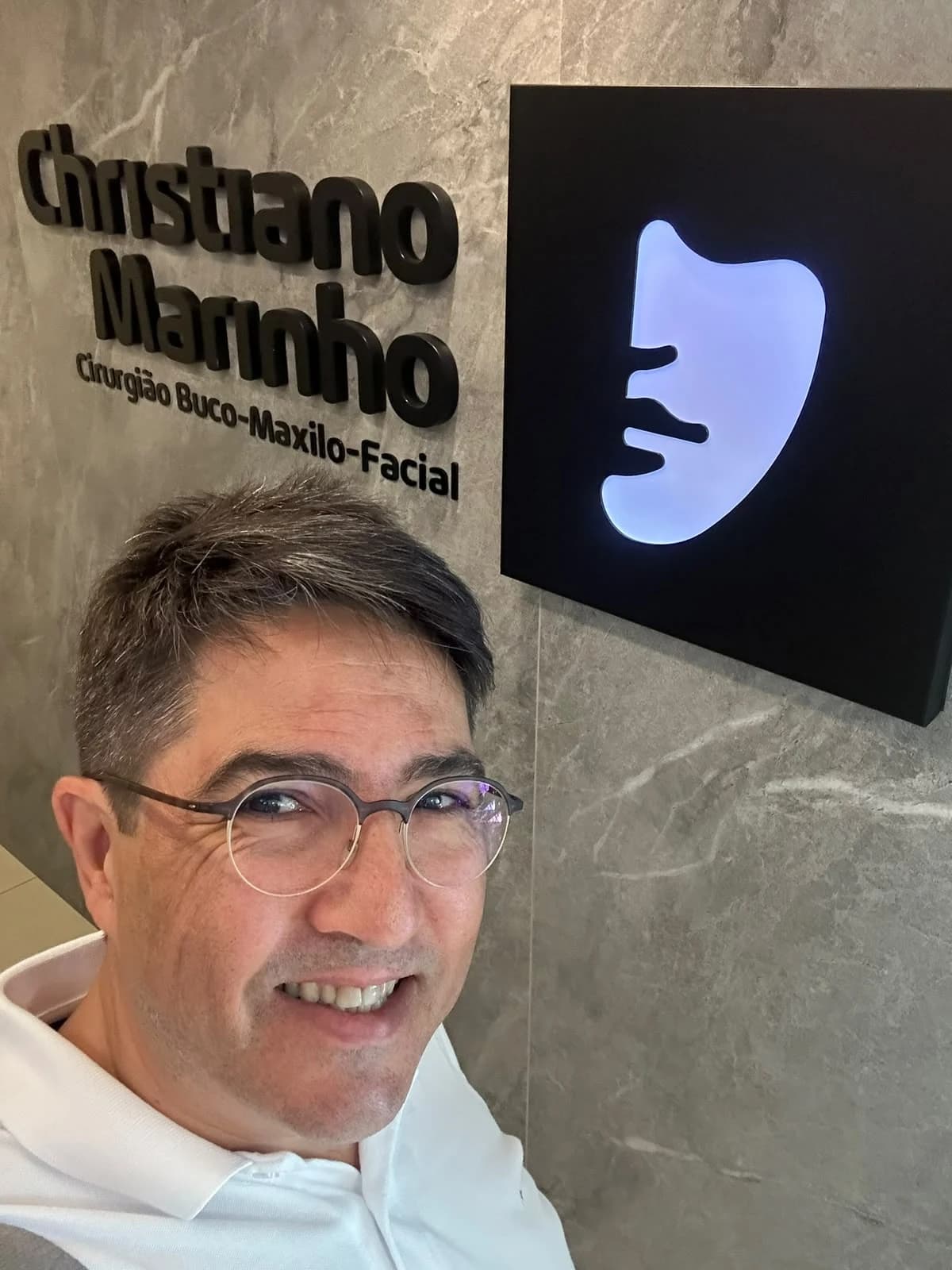 Dr. Christiano Marinho Correia no consultório